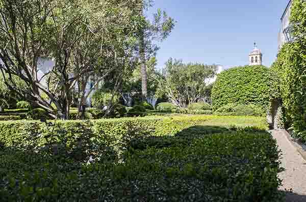 Córdoba 265 - palacio de Viana - patio el Jardin.jpg